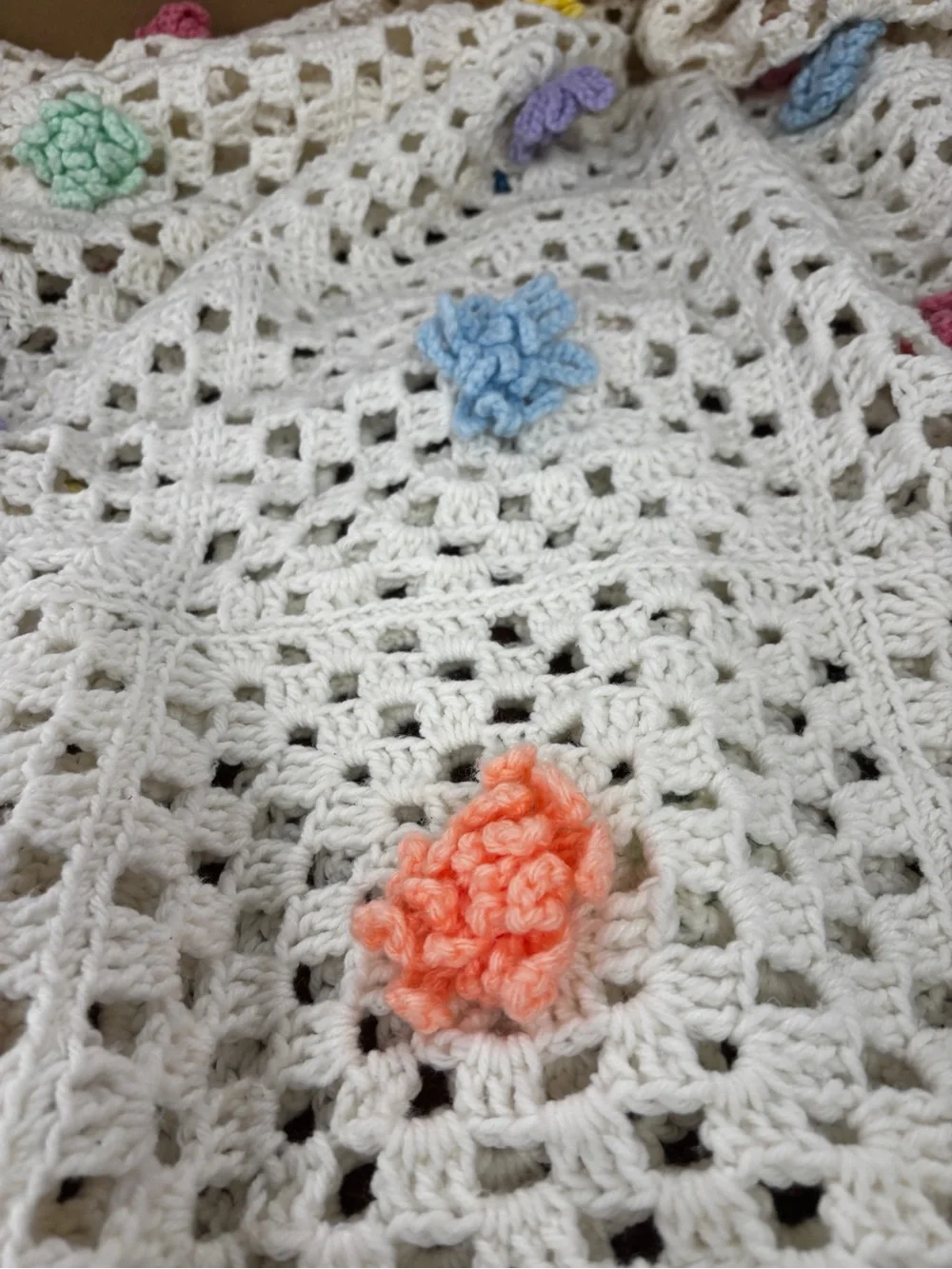 Vintage Handmade 3D Loopy Flower Crochet Granny Square Afghan (King Size)